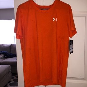 *READ DESCRIPTION* NWT UA Semi fitted shirt